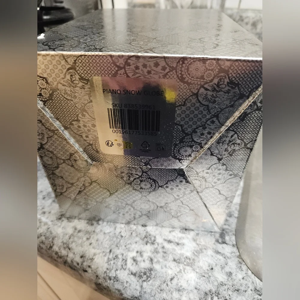 Taylor Swift The Eras Tour Acoustic Piano Snow Globe - Picture 6 of 8